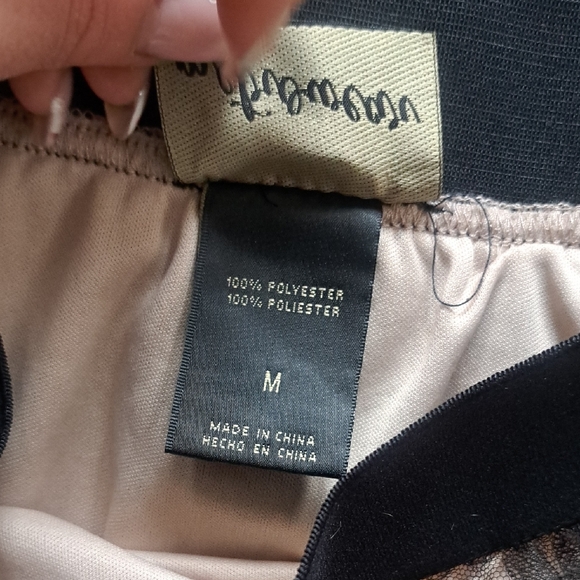 Metro Wear Black and Cream Floral A-Line Skirt - Picture 3 of 5